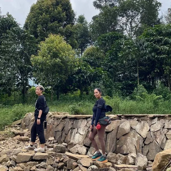 Potret Kedekatan Leony dengan Meriam Bellina (Credit: Instagram/leonyvh)