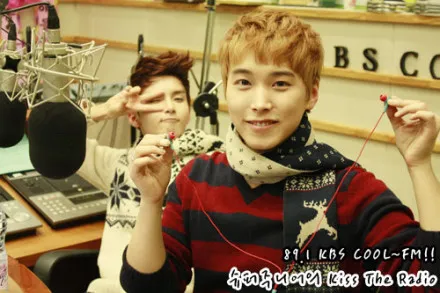 Ryeowook dan Sungmin saat menjadi DJ bersama-sama