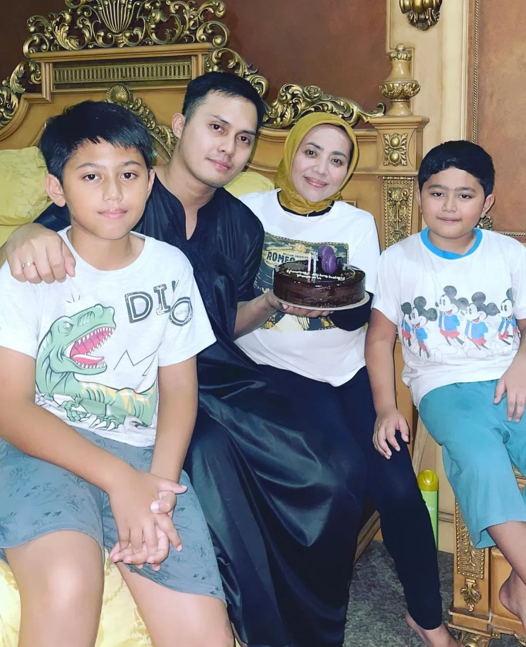 Potret Keluarga Fadel Islami dan Muzdalifah (Credit: Instagram/muzdalifah999)