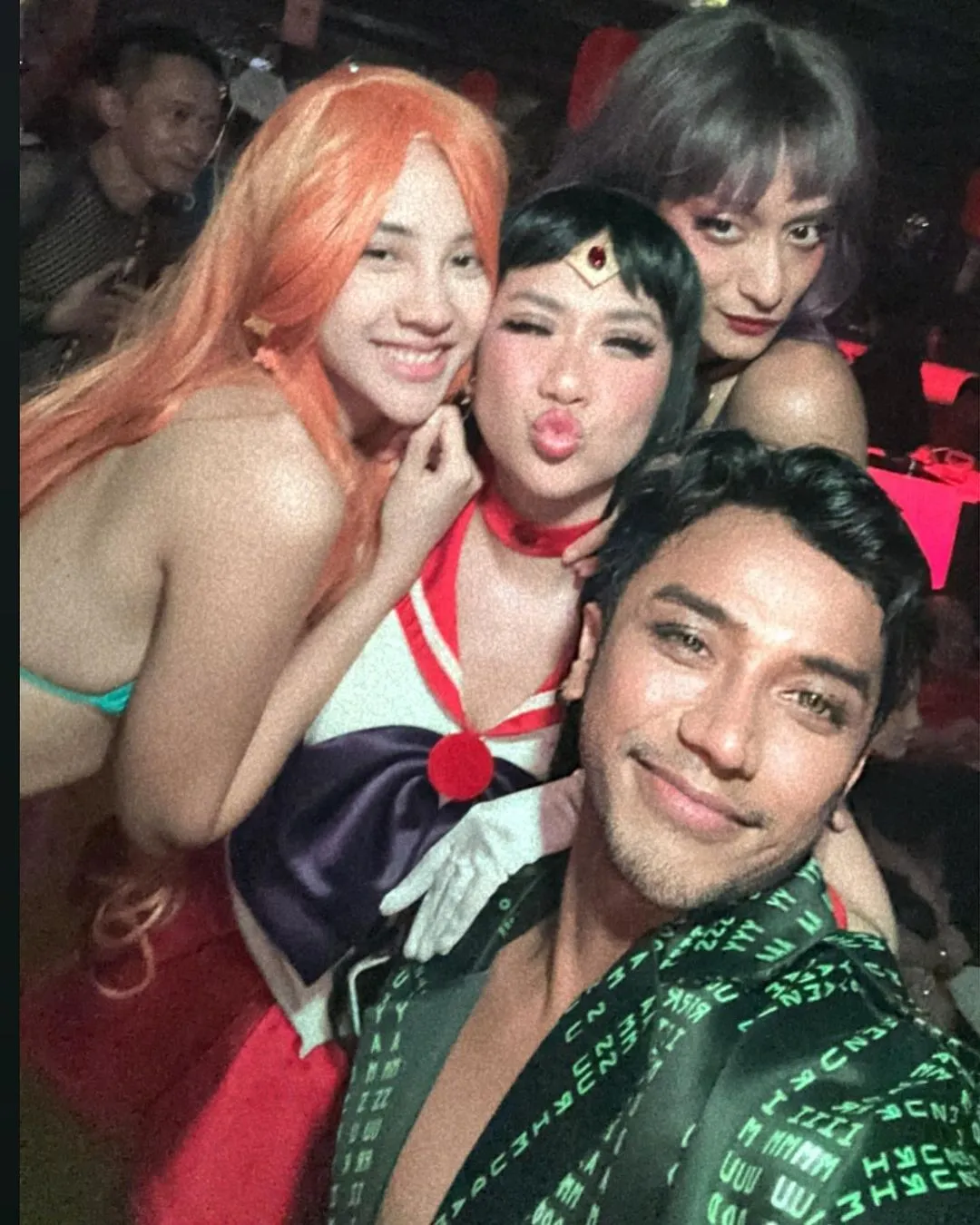 Salfok Tampil Berbikini