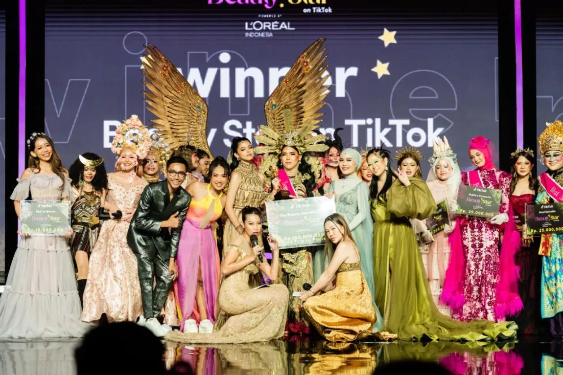 Foto para juri, pembawa acara dan juga para pemenang Beauty Star on TikTok
