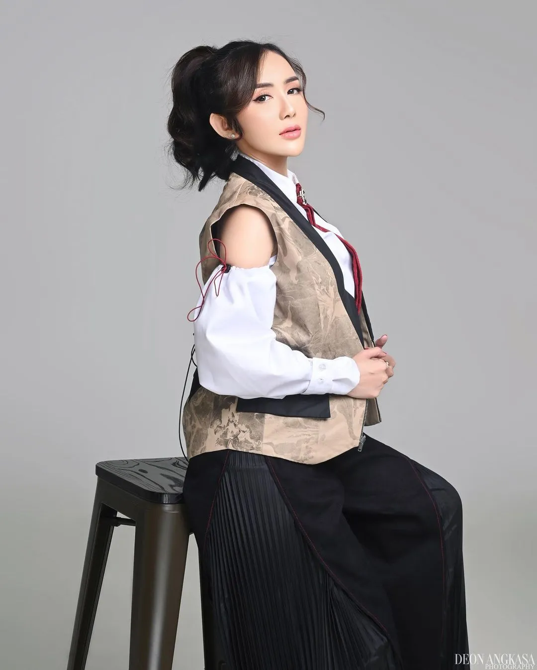 Ucie Sucita tanggapi kritik pedas netizen (Credit Foto: instagram.com/ucie_sucita)