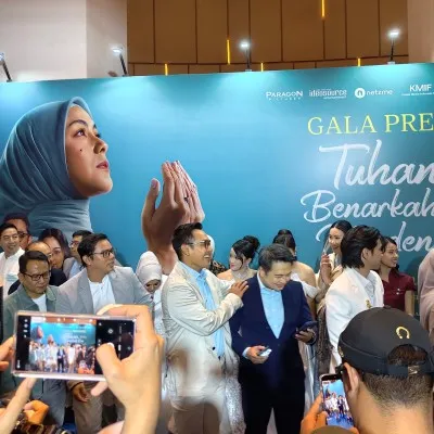 "Tuhan, Benarkah Kau Mendengarku?": Tumbuh Tanpa Rumah yang Utuh