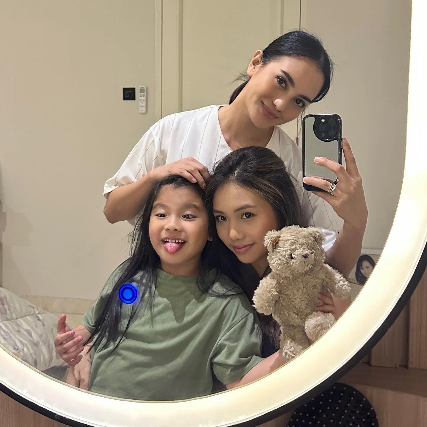 (credit: instagram.com/ririnekawati)