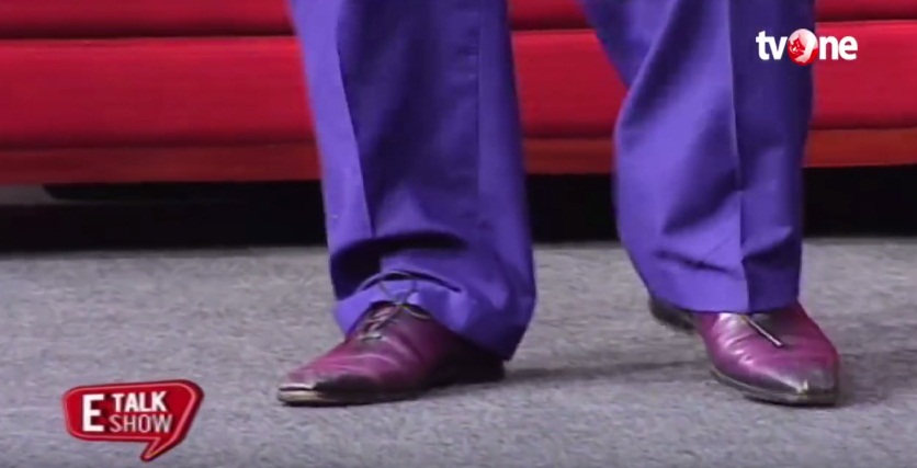 Sepatu 'Bunglon' 30 juta Hotman / Credit: Youtube - Talk Show TVOne
