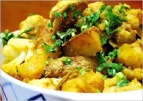 Aloo Gobi, masa sih Shaheer mirip ini? @holycowvegan.net