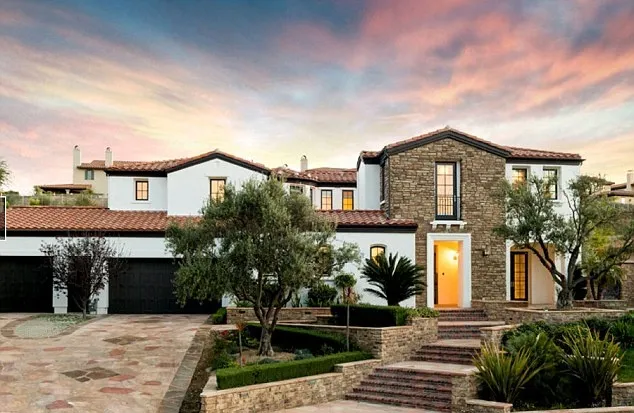 Rumah lama Kylie Jenner dijual 52 miliar rupiah © Dailymail.co.uk
