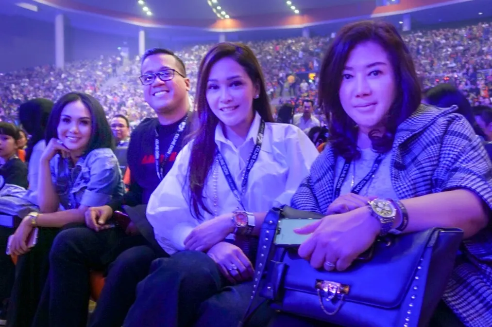 Squad Maia nonton konser Celine / Credit: Instagram - maiaestiantyreal