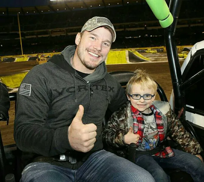 (credit : instagram.com/enews)