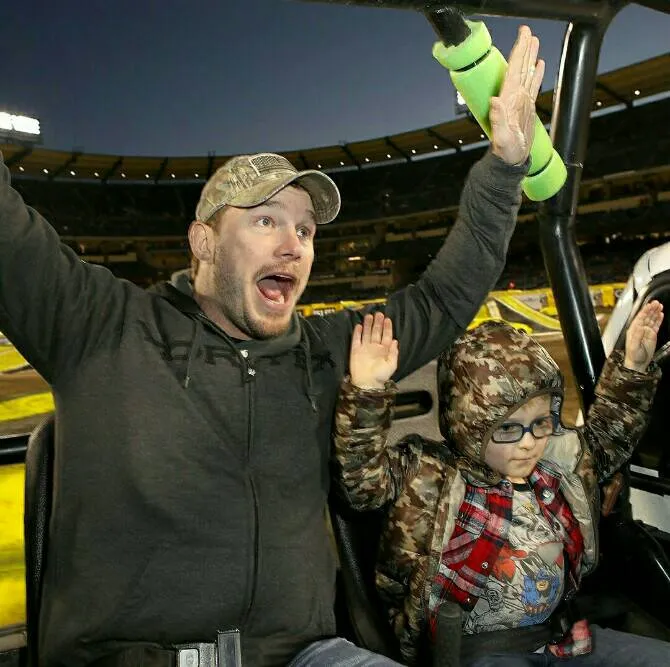 (credit : instagram.com/enews)