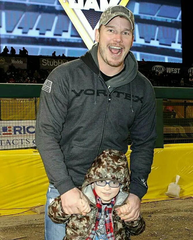 (credit : instagram.com/enews)