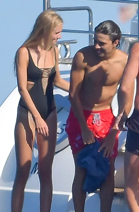 Lilo liburan ke Italia, inikah gandengan baru Egor?/©Daily Mail