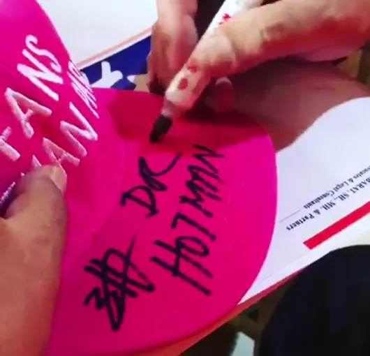 Topi Fans Hotman Paris laku keras / Credit: Instagram - hotmanparisofficial