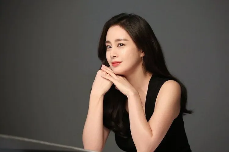 Kim Tae Hee akan membintangi drama 'HOUSE WITH A YARD' - AsianWiki