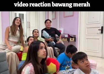 Anak Nia Ramadhani Nonton Sinetron BAWANG MERAH BAWANG PUTIH (Credit: TikTok/niaramadhani.fansupdate)