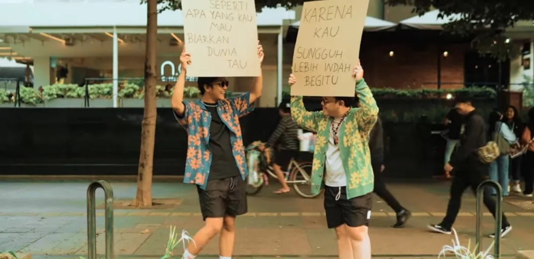 Daun Jatuh - Sunggu Lebih Indah Begitu