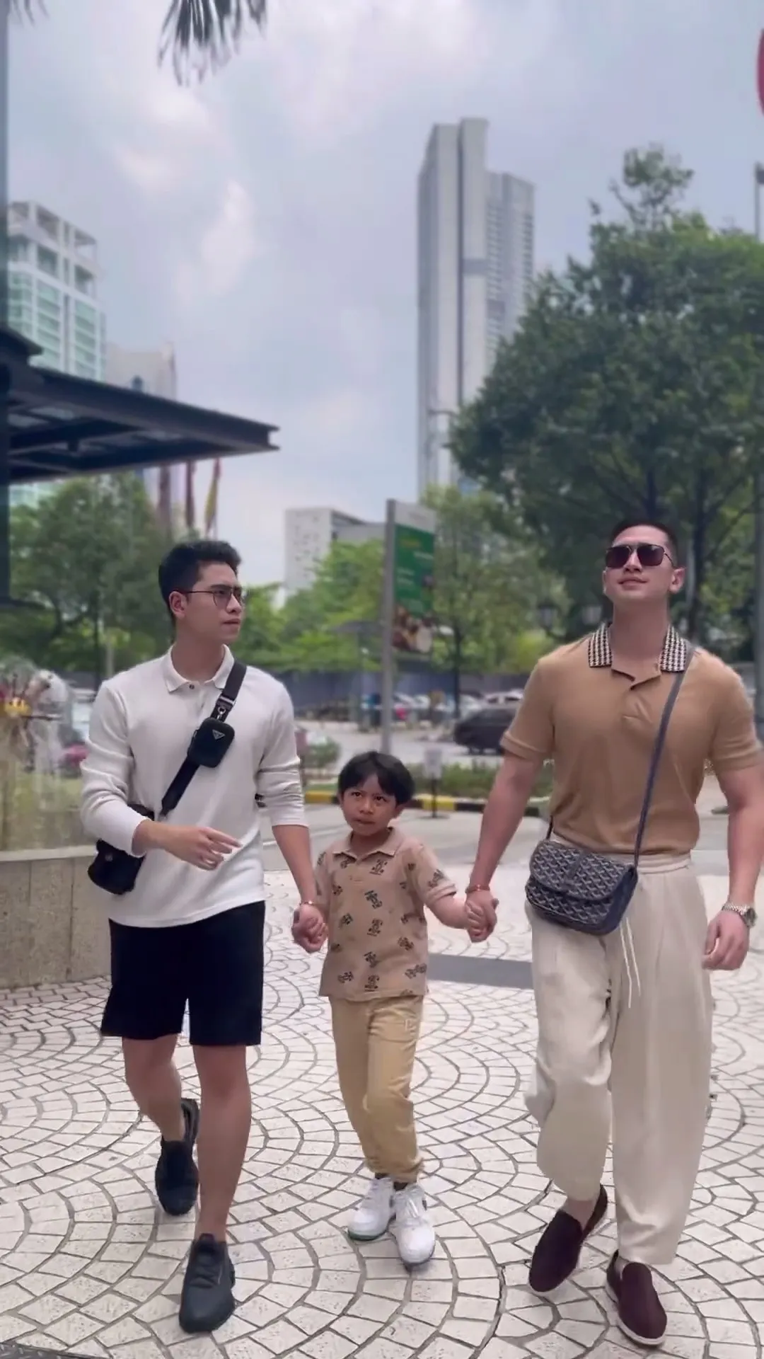 Potret Verrell Bramasta bersama Athalla Naufal dan adik sambung (credit: Instagram.com/athallanaufal7/)