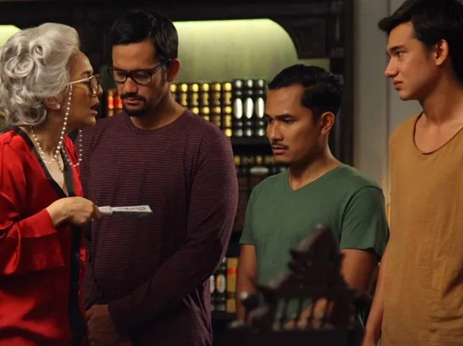 Cut Mini jadi Eyang yang galak! (Credit: MNC Pictures)
