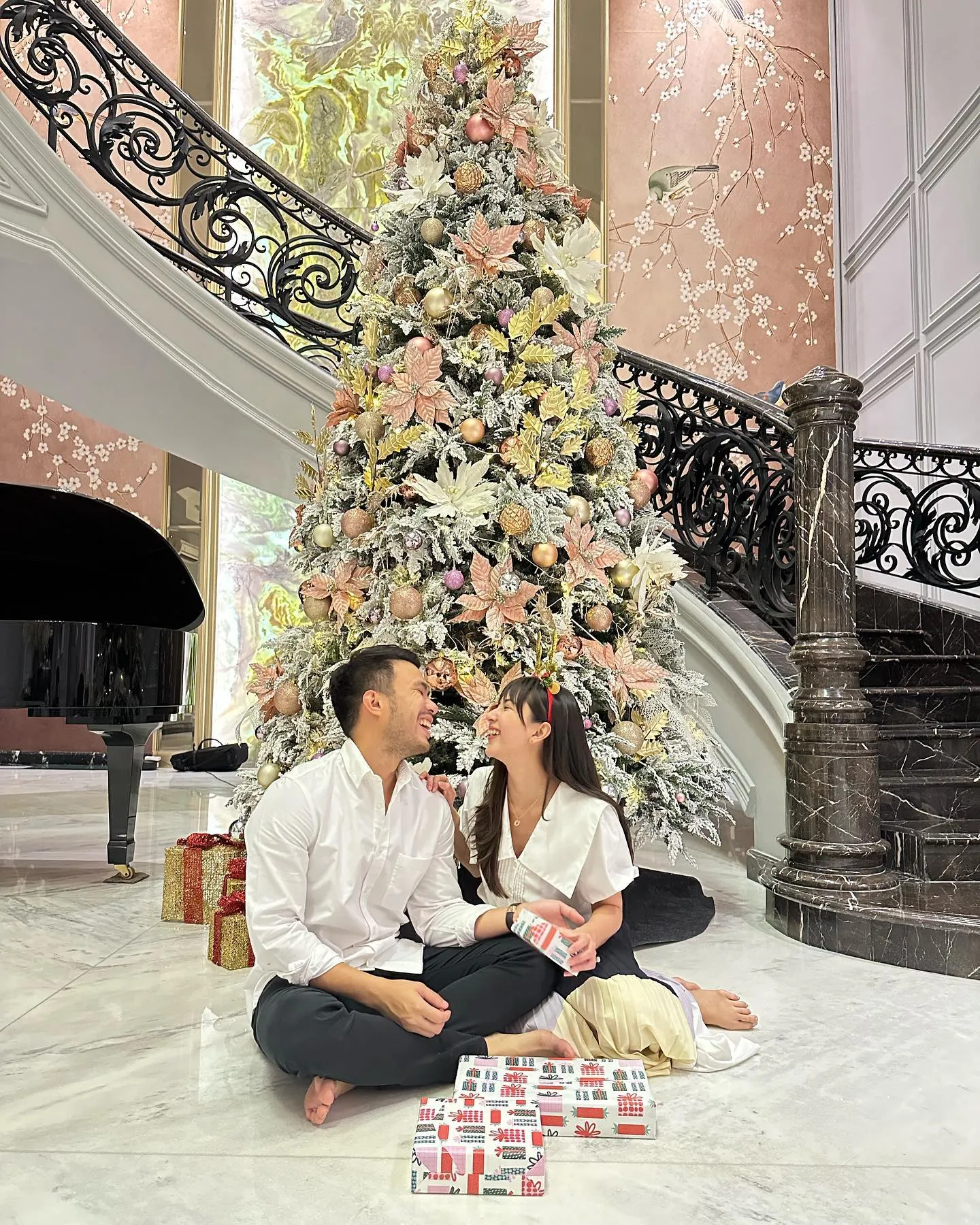 Potret Jessica Mila dan Yakup Hasibuan rayakan hari Natal (credit: Instagram.com/yakuphasibuan/)