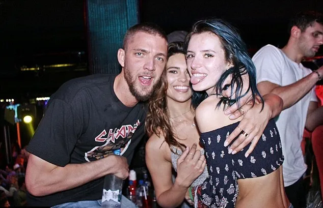 Chandler dan Bella pesta bareng di Meksiko © JustJared