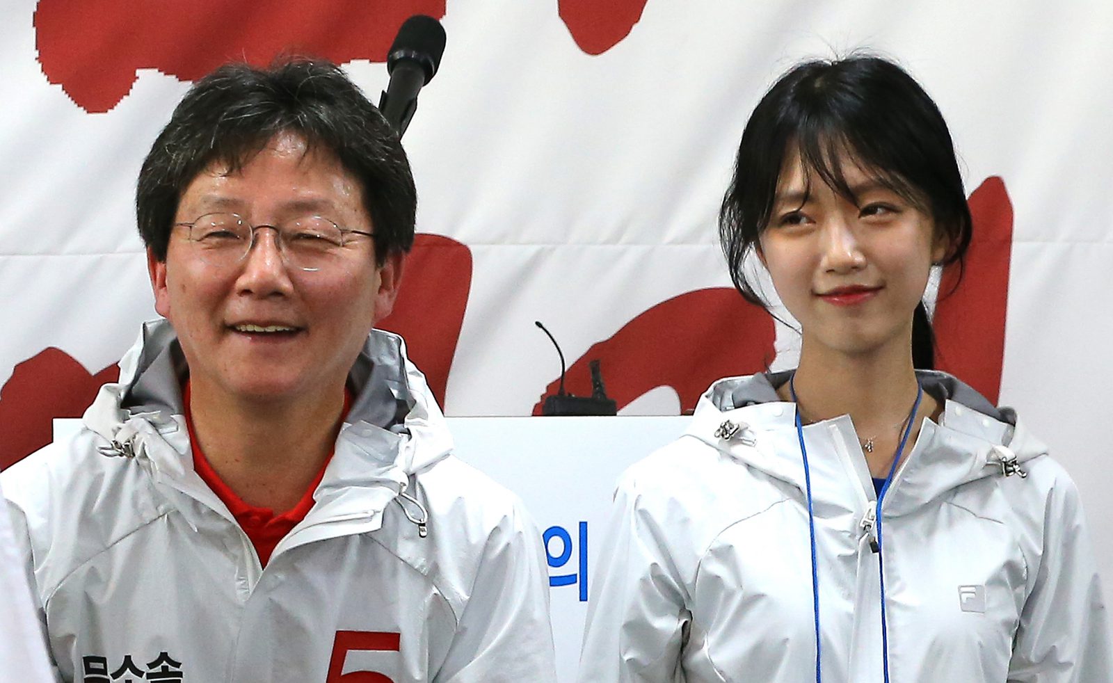 Yoo Dam sering menemani sang ayah kampanye untuk menarik simpati warga Korea Selatan © koreaboo