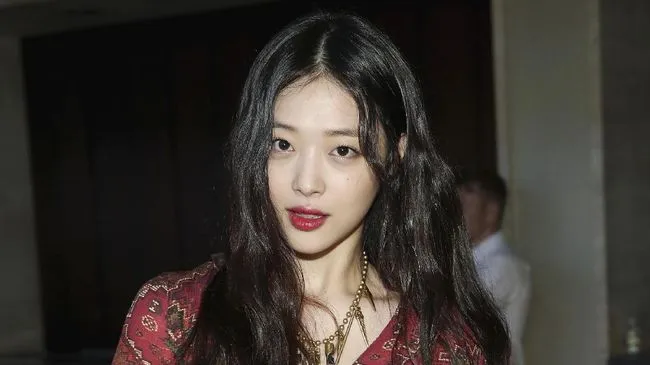 Sulli © Allkpop