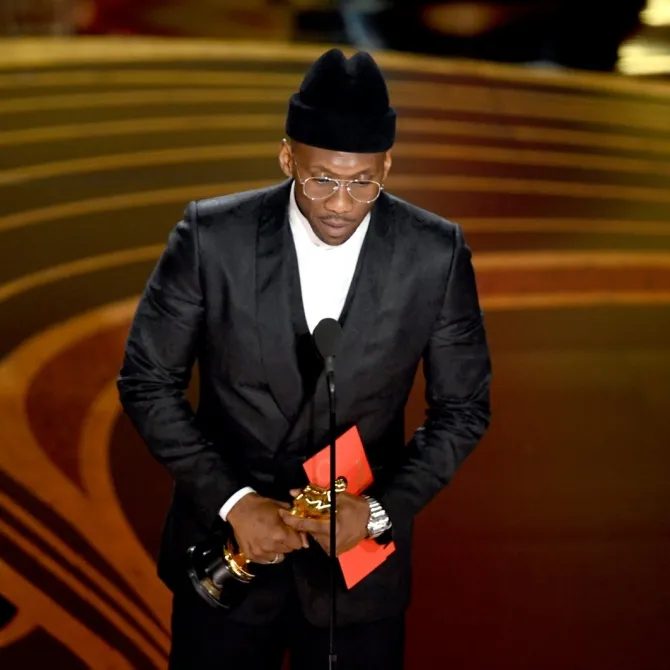 Mahershala Ali saat menerima penghargaan OSCAR 2019 © OSCAR