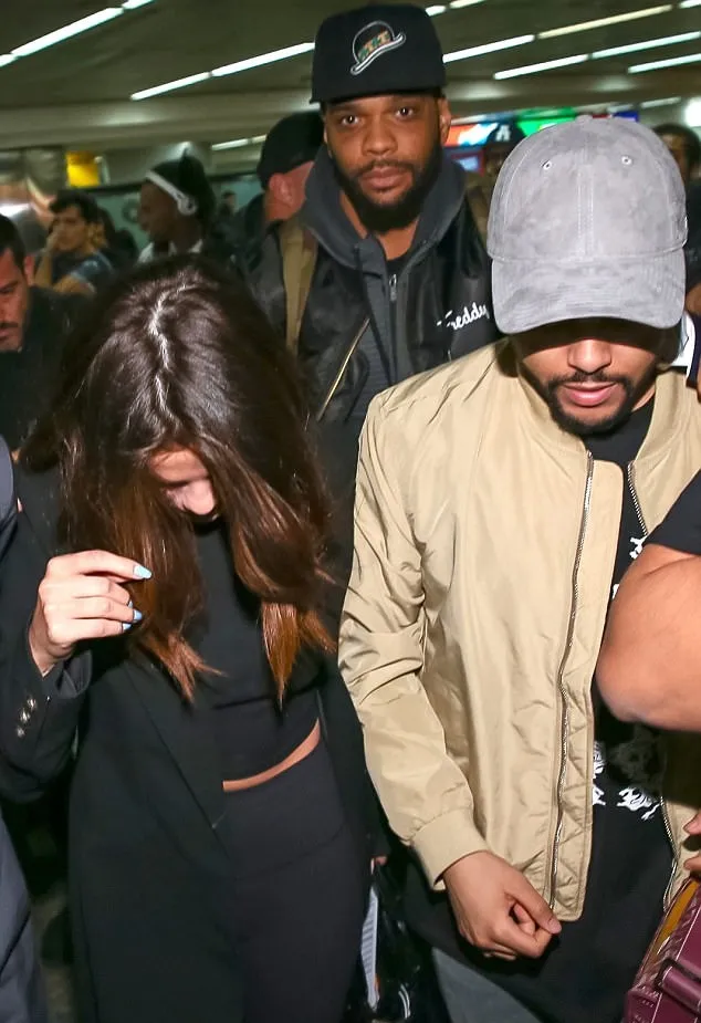 Selena Gomez 'terbang' bersama The Weeknd ke Brasil © via E! Online