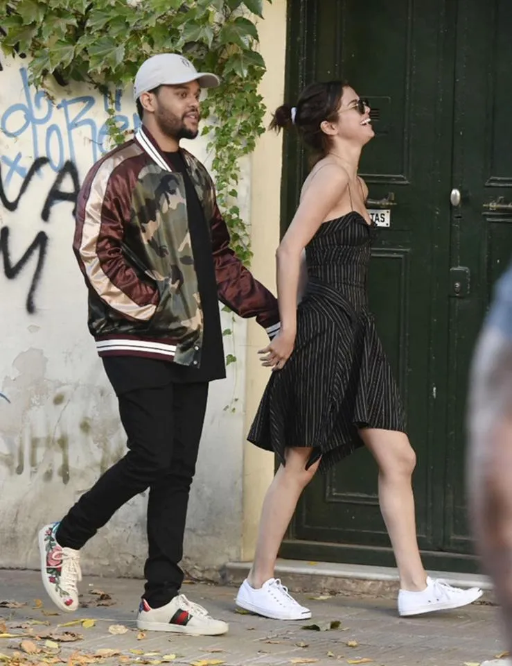 Selena dan The Weeknd jalan-jalan di Argentina © via The Sun