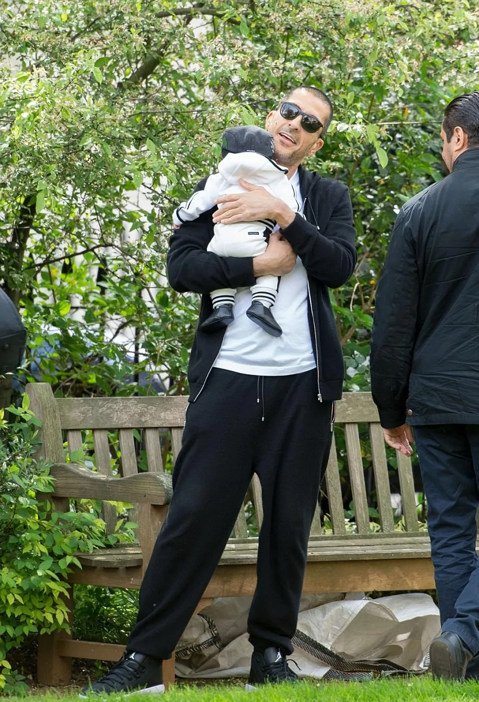 Wissam terlihat cute saat bermain bersama anaknya © via The Sun