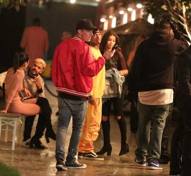 Tyga menghabiskan waktu bersama Jordan Ozuna © via dialymail.co.uk