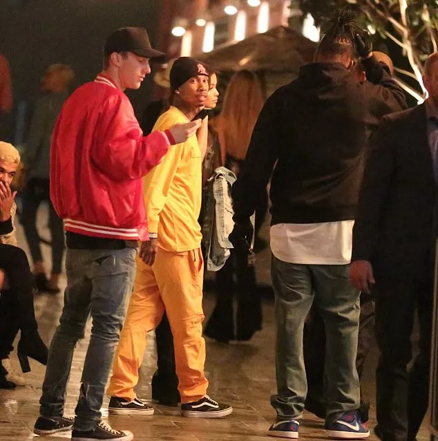Tyga dan Jordan dinner bareng di restoran © via dialymail.co.uk