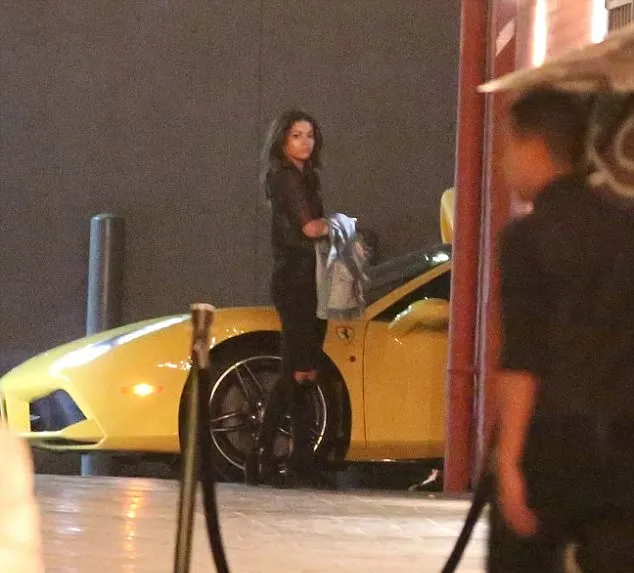 Malam itu Tyga dan Jordan naik mobil sport mewah © via dailymail.co.uk