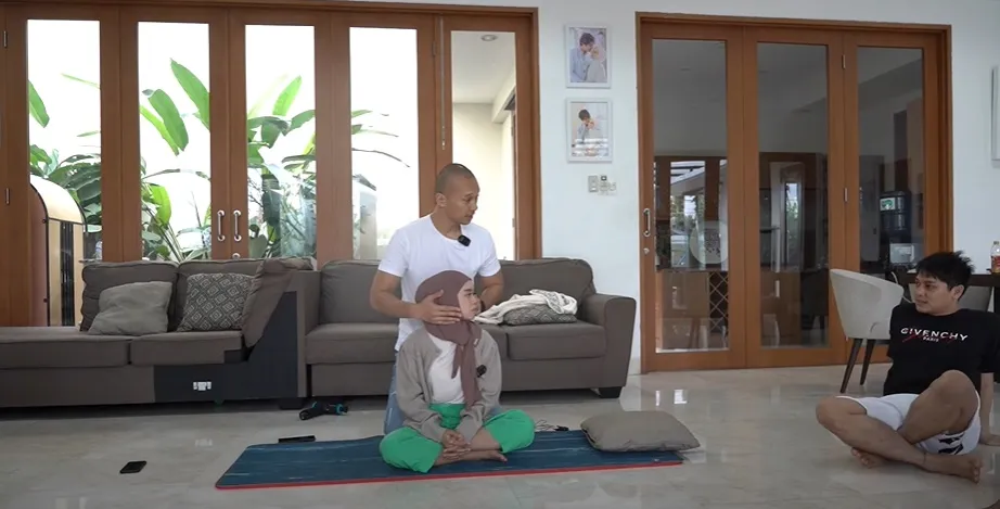 Lakukan Pijat Kretek di Sejumlah Titik Tubuh