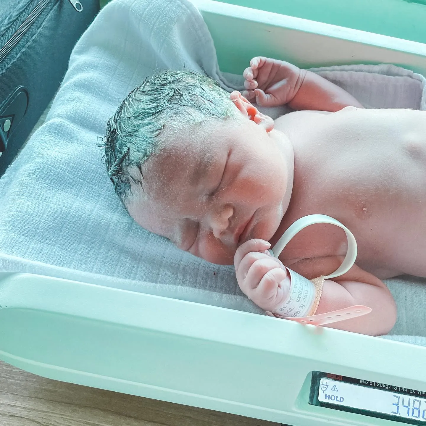 Potret Andrew Andika dikaruniai anak kedua (credit: Instagram.com/andrewandika/)