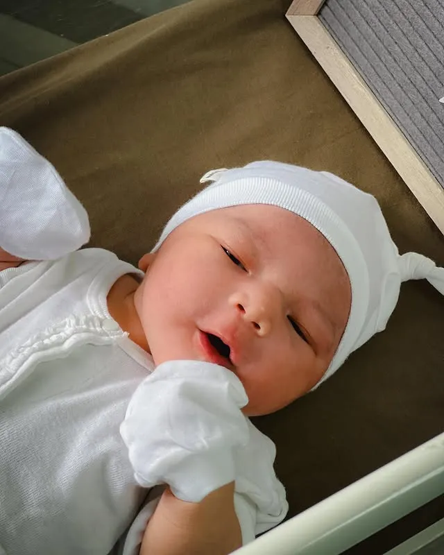 Potret Sinta Mutiara Adik Indah Permatasari dikaruniai anak pertama (credit: Instagram.com/sintamutiarabell/)