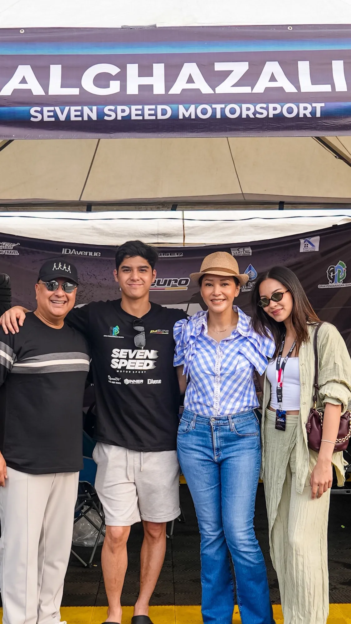 Potret Maia Estianty beri doa untuk pernikahan Al Ghazali (credit: Instagram.com/maiaestiantyreal/)