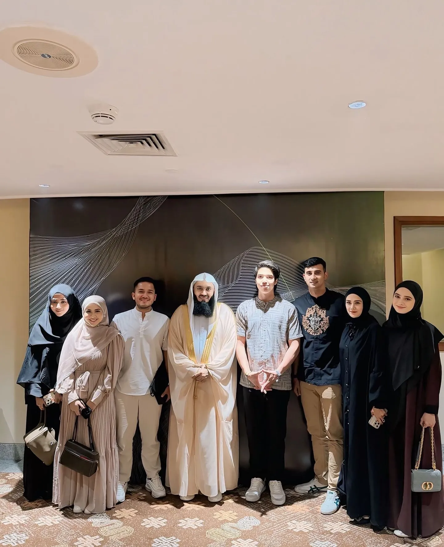 Potret El Rumi dan Syifa Hadju datang kajian (credit: Instagran.com/mulanjameela1)