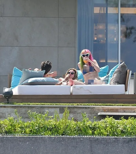 Dani Thorne ikut beremur bareng Scott dan Bella © via dialymail.co.uk