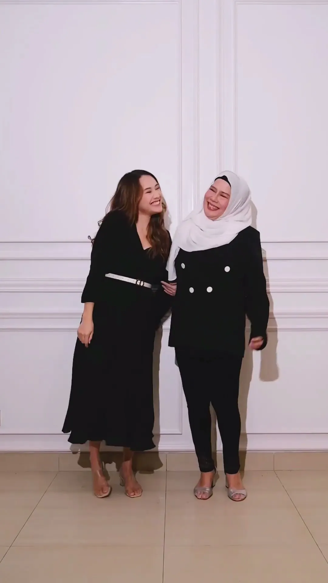 (credit: Instagram.com/dewiyullofficial/)