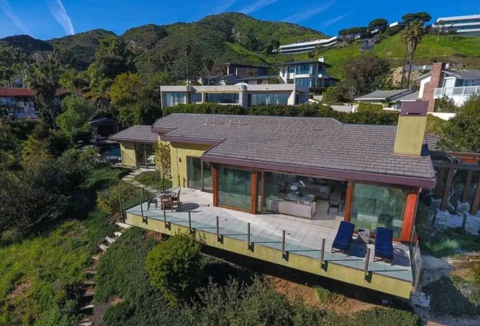 Rumah baru Robert Downey Jr © via dailymail.co.uk