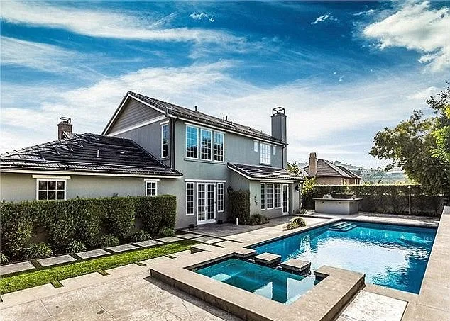 Rumah Rob Kardashian terjual © via dailymail.co.uk