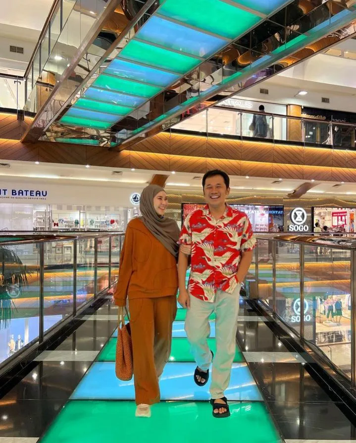Zaskia Adya Mecca dan Hanung Bramantyo - Instagram.com/hanungvramantyo/