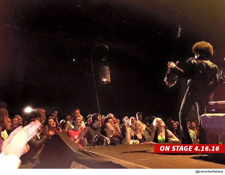 Prince saat tampil minggu lalu © tmz.com