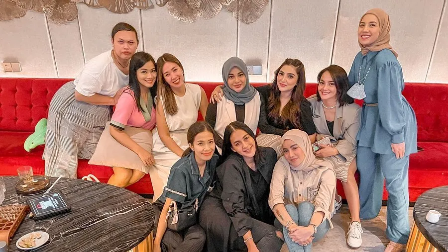 Geng Ibu-Ibu Kece
