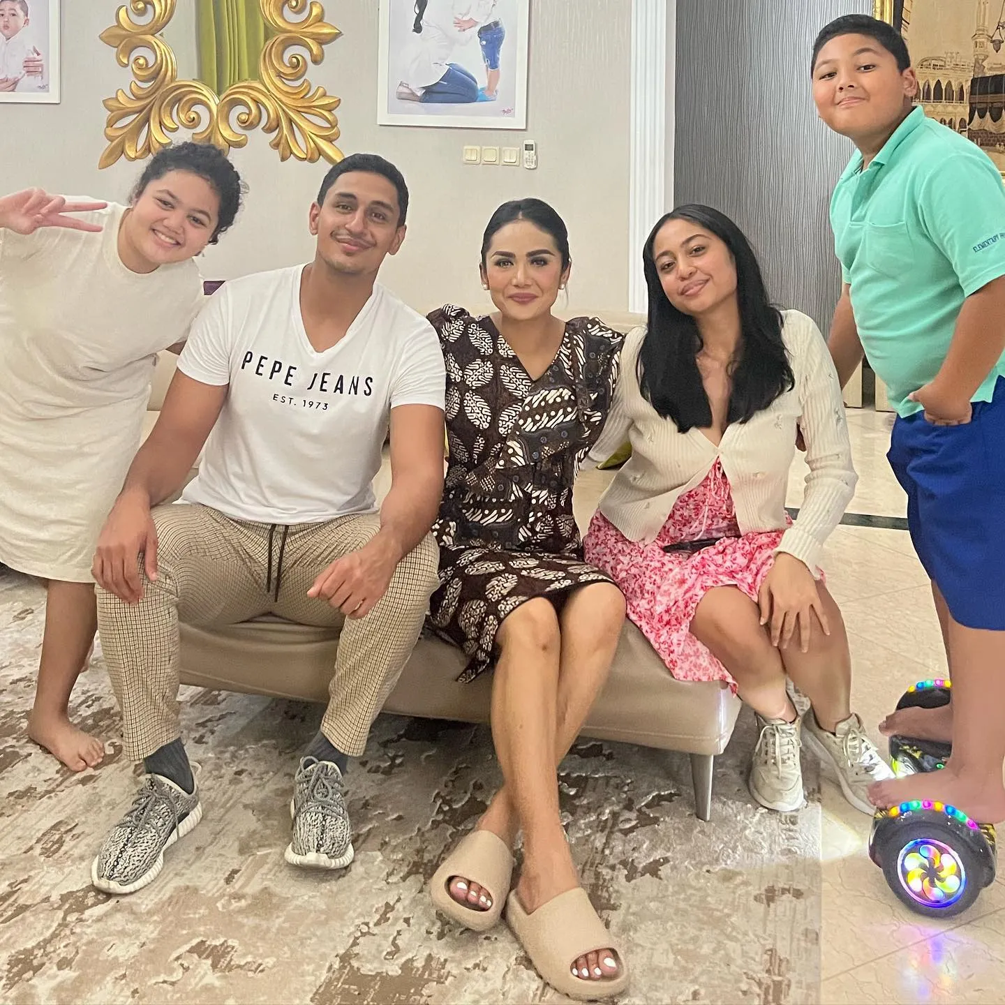 (credit: Instagram.com/krisdayantilemos/)