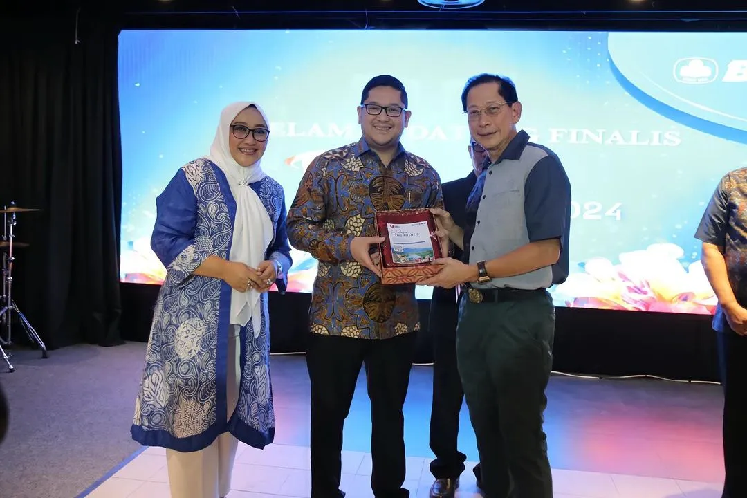 42 finalists of Puteri Indonesia 2024 kunjungi BCA Tower (Credit Foto: instagram.com/officialputeriindonesia)