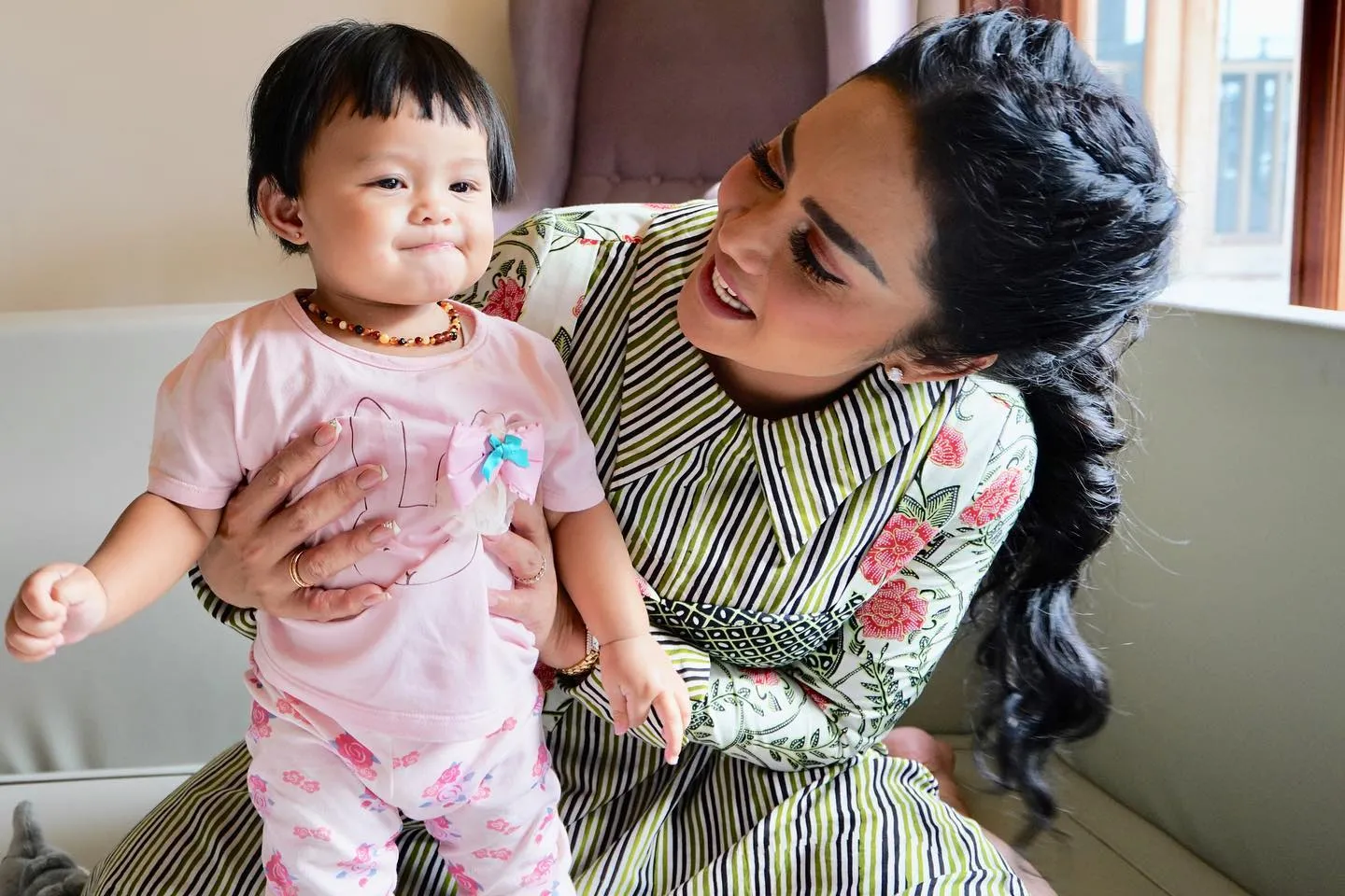 Bahagia Momong Cucu Tercinta