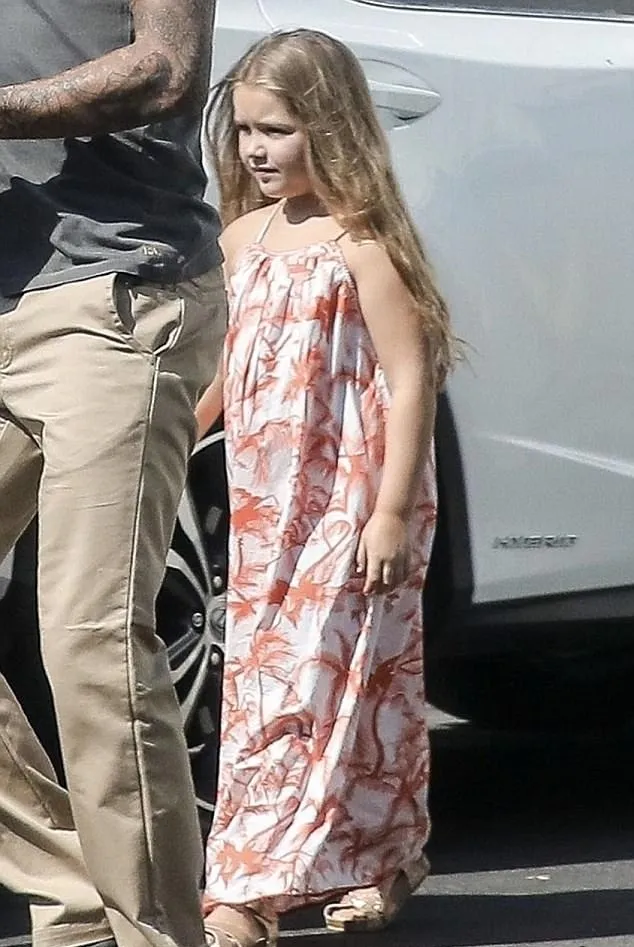 Harper cantik mengenakan summer dress © via dialymail.co.uk