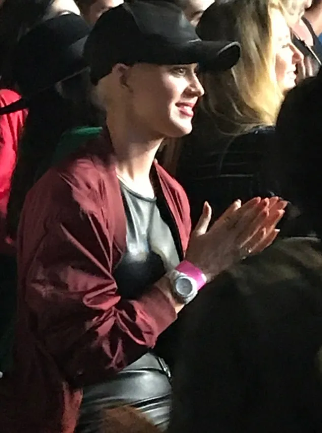 Katy Perry tampil low profile © via dialymail.co.uk